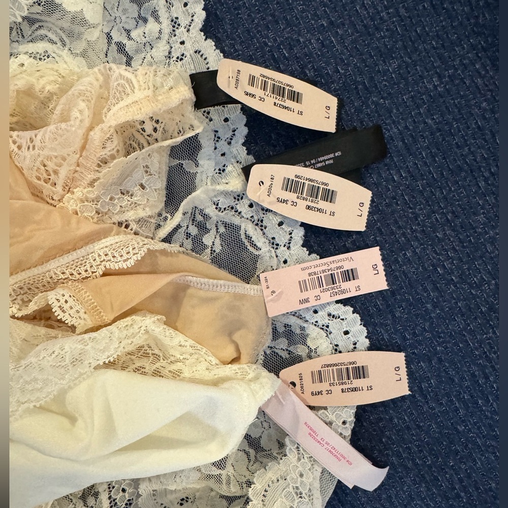 4 Pairs of Victoria’s Secret Panties 🆕 with 🔖 - Picture 5 of 5